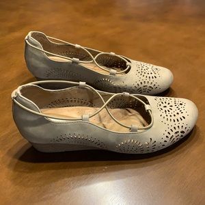 Rockport Wedge Shoes. Size 8. Taupe